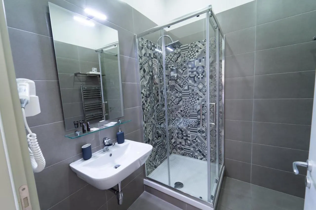 Hotel Royal H Umberto I, Napoli Centro, by ClaPa Group 0*,