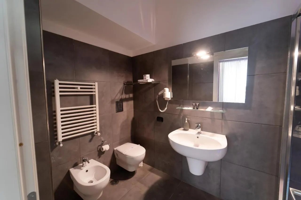 Affittacamere Hotel Royal H Umberto I, Napoli Centro, by ClaPa Group