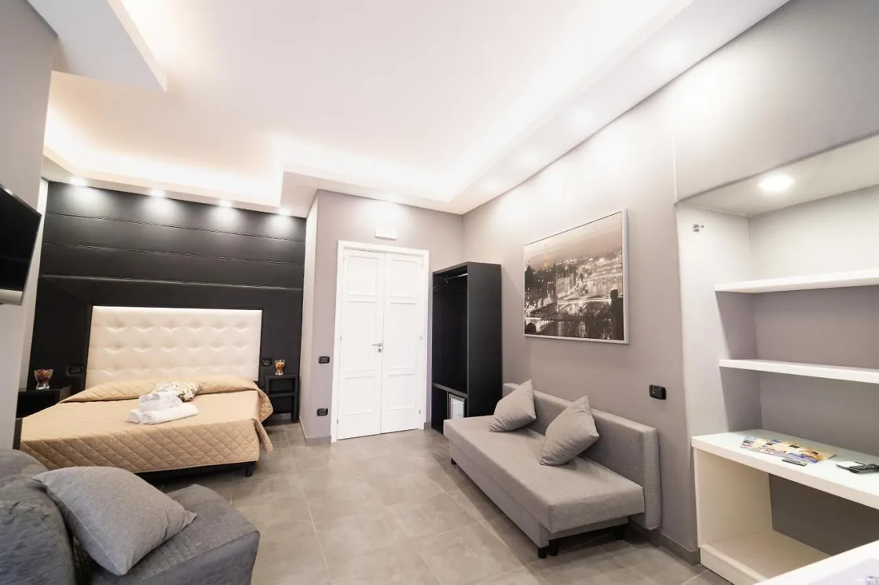 Affittacamere Hotel Royal H Umberto I, Napoli Centro, by ClaPa Group