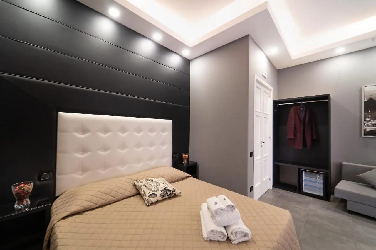 Affittacamere Hotel Royal H Umberto I, Napoli Centro, by ClaPa Group