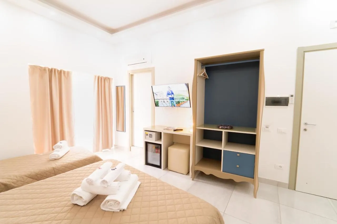 Affittacamere Hotel Royal H Umberto I, Napoli Centro, by ClaPa Group