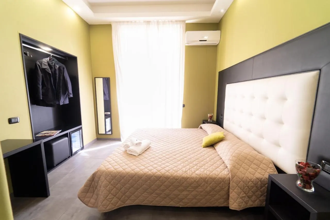 Hotel Royal H Umberto I, Napoli Centro, by ClaPa Group Affittacamere