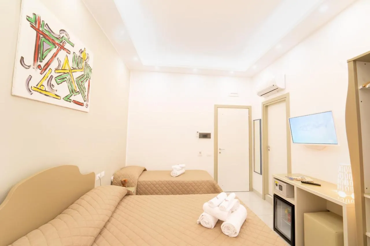 Hotel Royal H Umberto I, Napoli Centro, by ClaPa Group Affittacamere