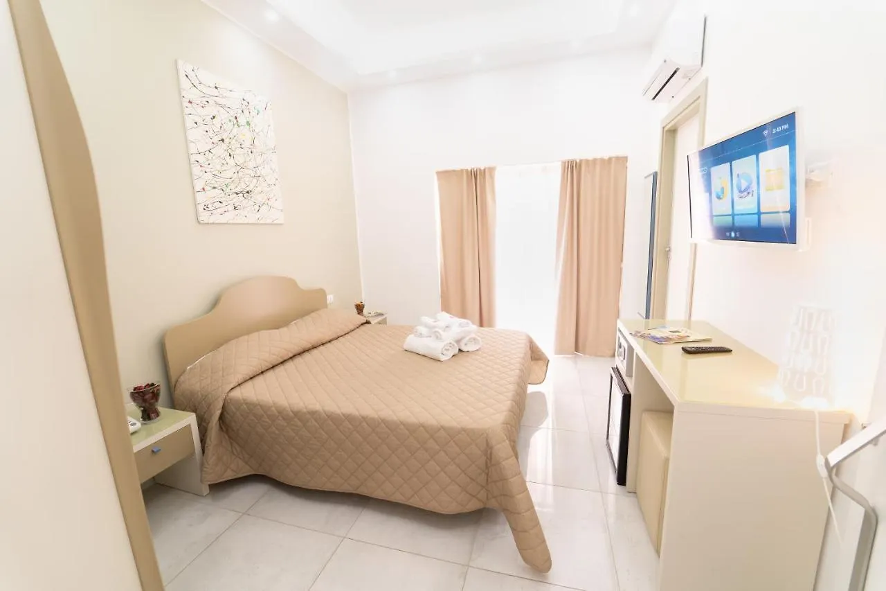Hotel Royal H Umberto I, Napoli Centro, by ClaPa Group Affittacamere