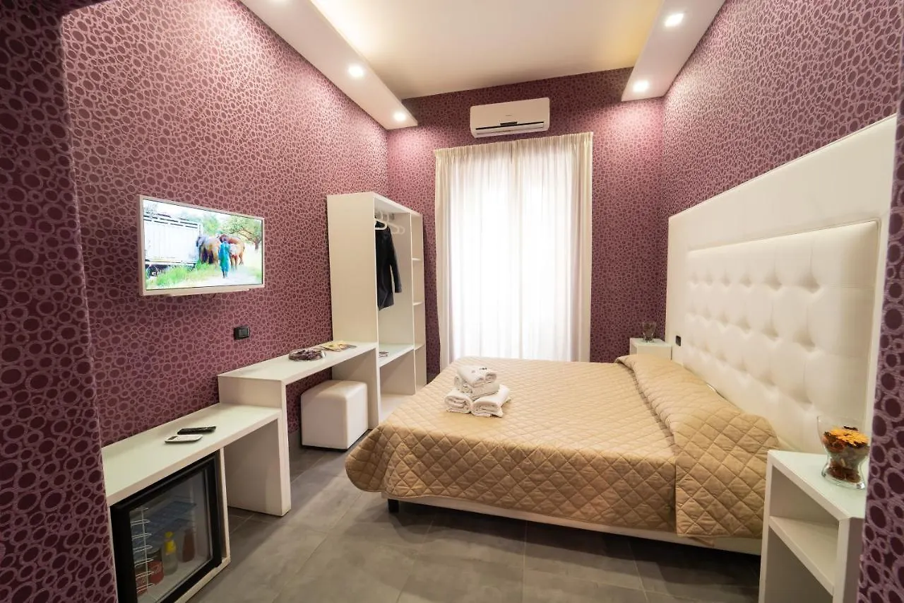 Hotel Royal H Umberto I, Napoli Centro, by ClaPa Group Affittacamere