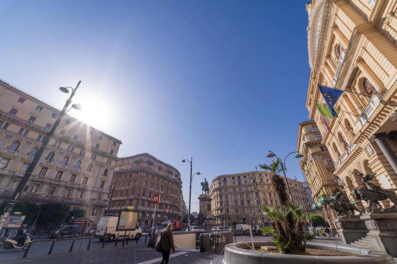 Hotel Royal H Umberto I, Napoli Centro, by ClaPa Group Affittacamere